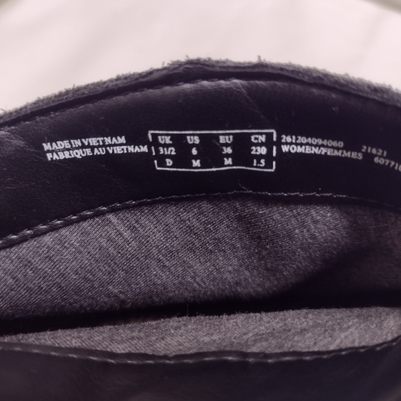 Clarks boot Size 6 - Picture 5 of 8